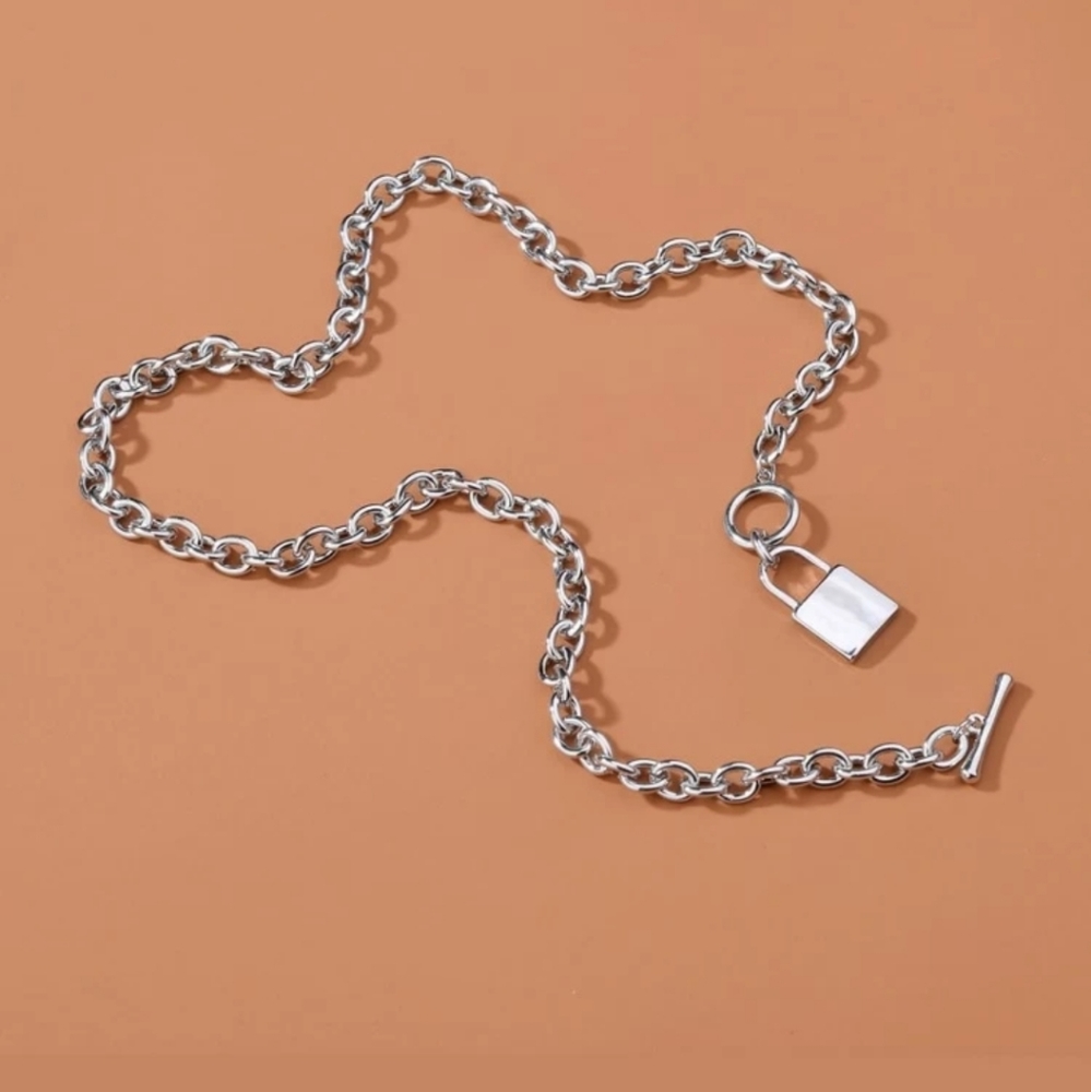 SILVER LOCK CHARM NECKLACE